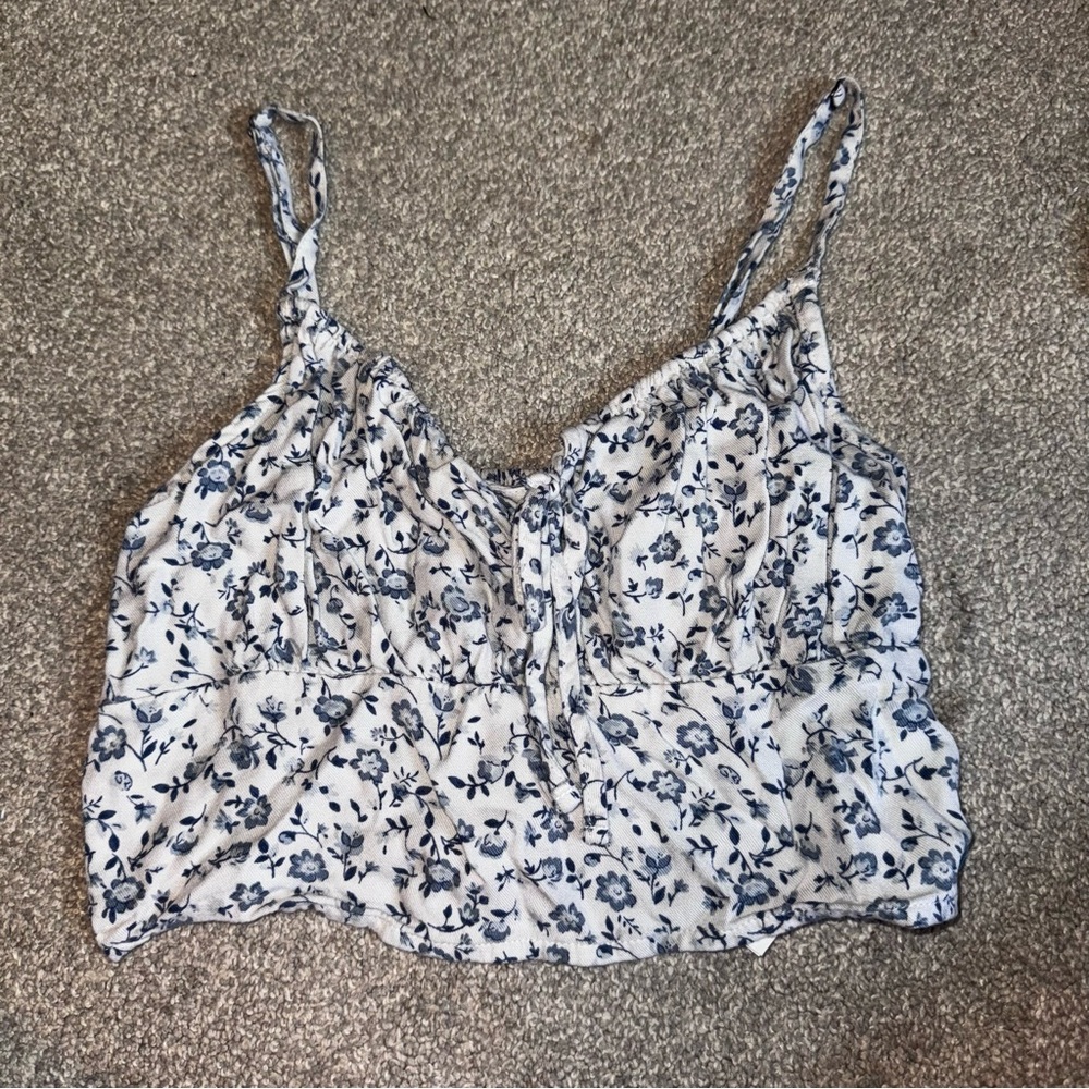 Hollister Floral Blue and White Women's Top - Small